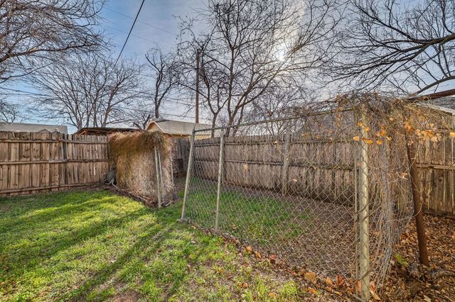 110 N Monroe Street, San Angelo, TX 76903