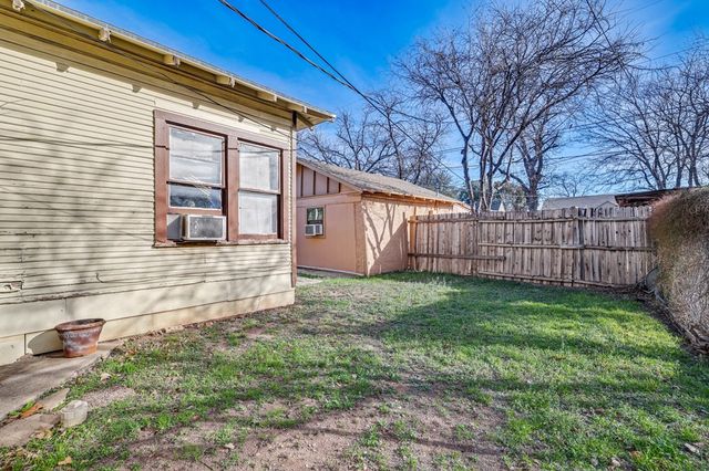 110 N Monroe Street, San Angelo, TX 76903