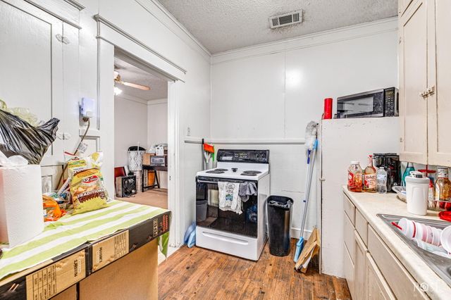 110 N Monroe Street, San Angelo, TX 76903