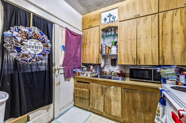 110 N Monroe Street, San Angelo, TX 76903