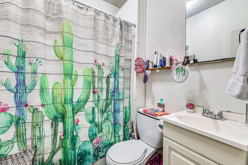 Image 15 of property listing at 110 N Monroe Street, San Angelo, TX 76903