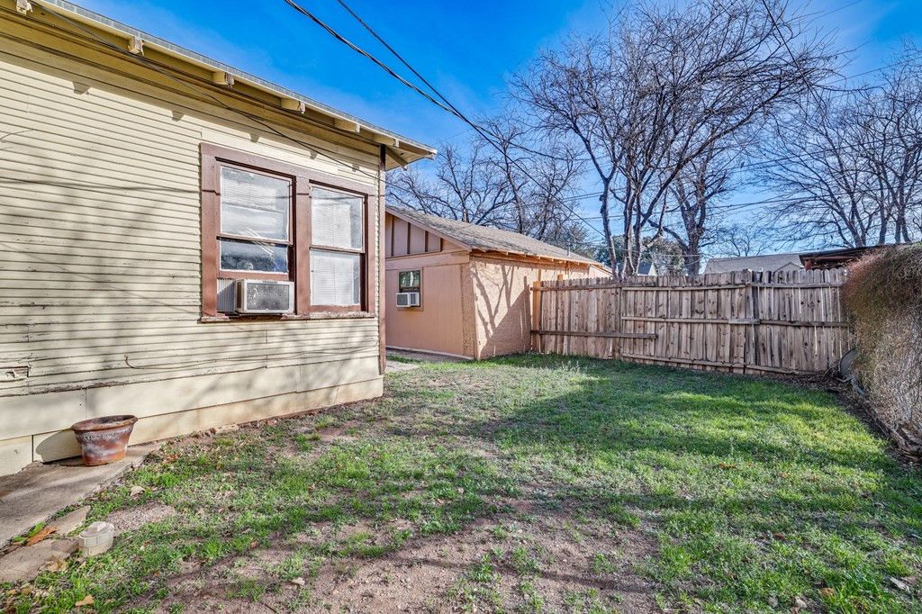 Image 21 of property listing at 110 N Monroe Street, San Angelo, TX 76903