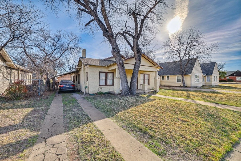 Image 3 of property listing at 110 N Monroe Street, San Angelo, TX 76903