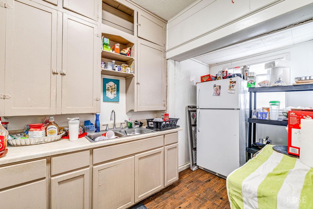 Image 45 of property listing at 110 N Monroe Street, San Angelo, TX 76903