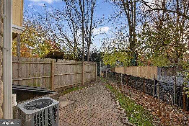 226 E LEMON ST, Lancaster, PA 17602