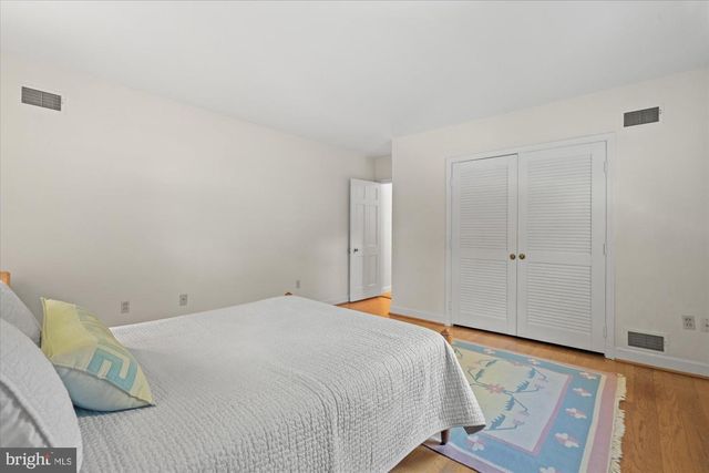 7030 LONGWOOD DR, Bethesda, MD 20817
