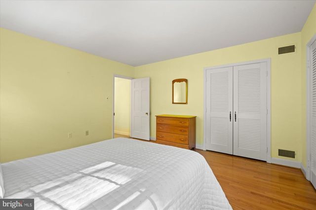 7030 LONGWOOD DR, Bethesda, MD 20817