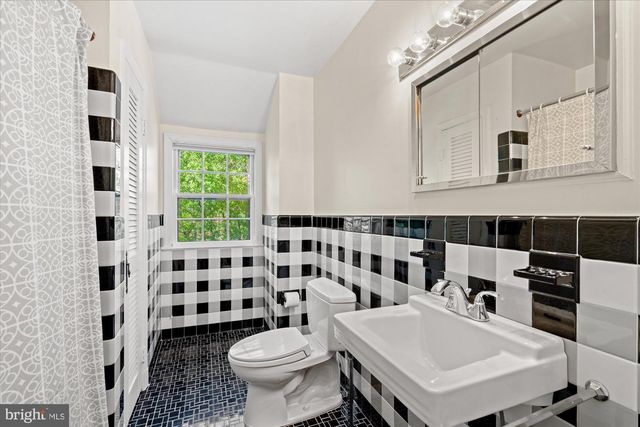 7030 LONGWOOD DR, Bethesda, MD 20817