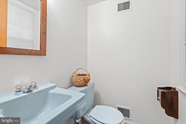 7030 LONGWOOD DR, Bethesda, MD 20817