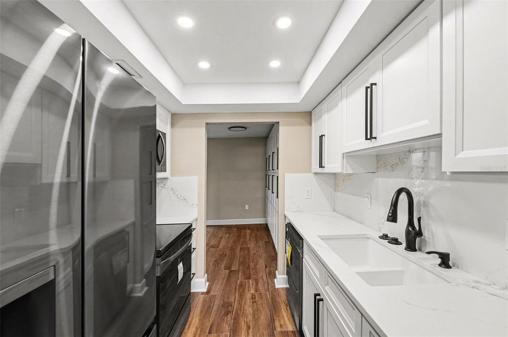 Image 12 of property listing at 731 115TH AVENUE N 1705, St Petersburg, FL 33716