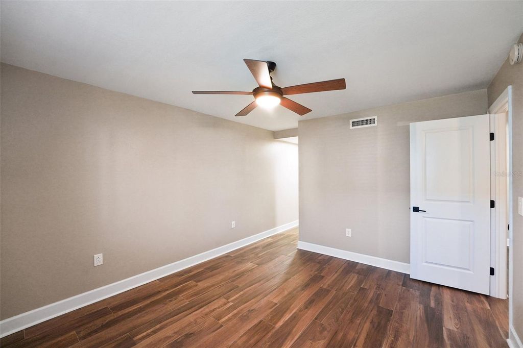 Image 14 of property listing at 731 115TH AVENUE N 1705, St Petersburg, FL 33716