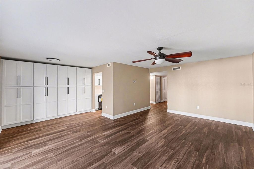 Image 4 of property listing at 731 115TH AVENUE N 1705, St Petersburg, FL 33716