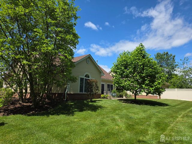 47 Hedge Row Road, Plainsboro, NJ 08540