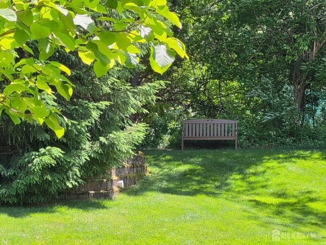 47 Hedge Row Road, Plainsboro, NJ 08540