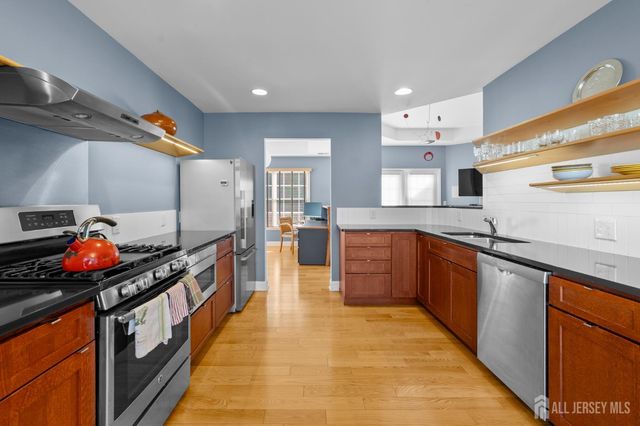 47 Hedge Row Road, Plainsboro, NJ 08540