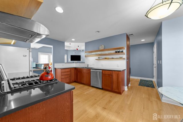 47 Hedge Row Road, Plainsboro, NJ 08540