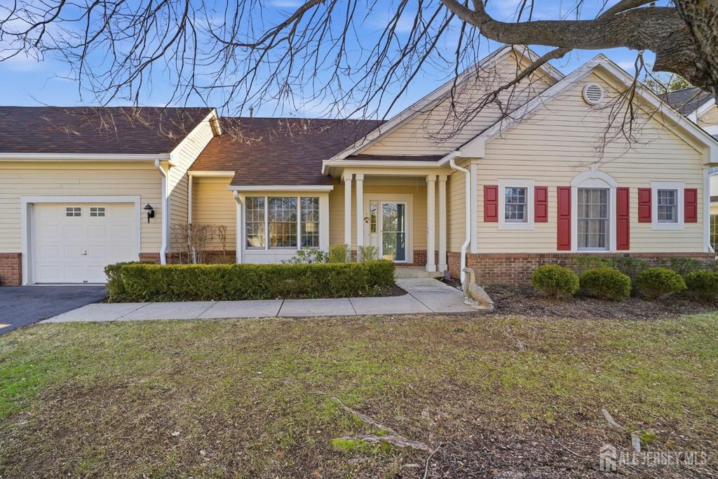 47 Hedge Row Road, Plainsboro, NJ 08540