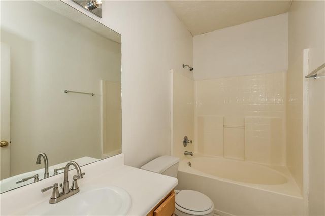 6076 Camden Forrest Drive, Riverdale, GA 30296