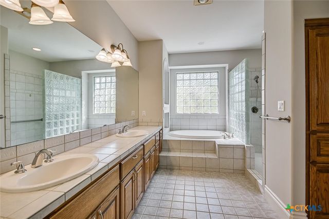 19620 Single Peak Cove, Spicewood, TX 78669