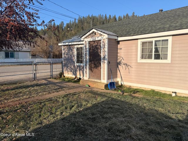 208 S 6th ST, Pinehurst, ID 83850