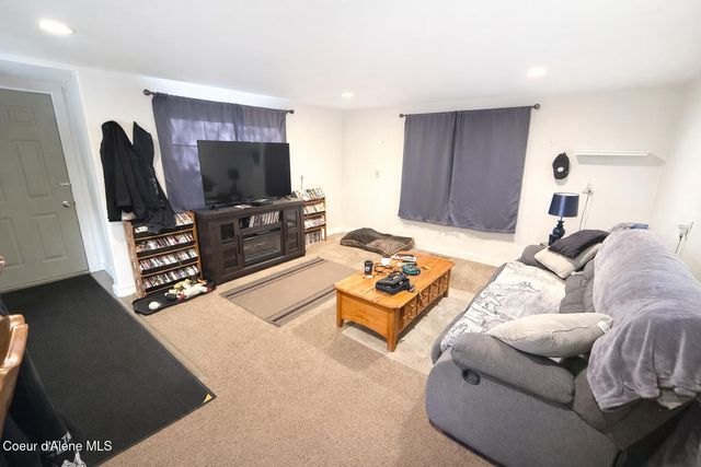 208 S 6th ST, Pinehurst, ID 83850