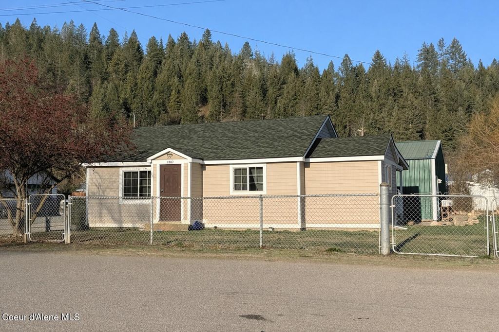 208 S 6th ST, Pinehurst, ID 83850