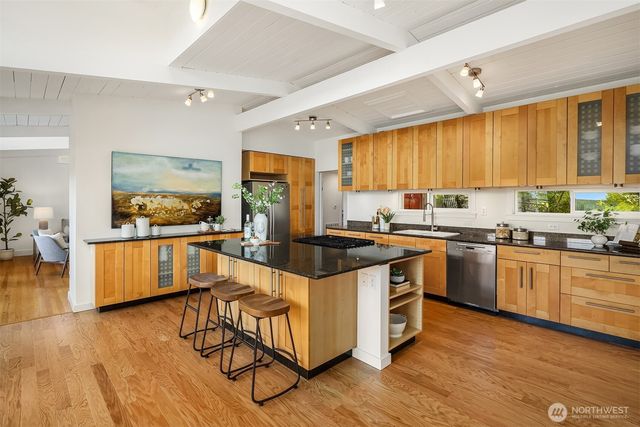 11059 SE 31st Street, Bellevue, WA 98004