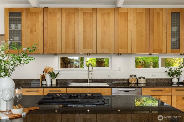 11059 SE 31st Street, Bellevue, WA 98004