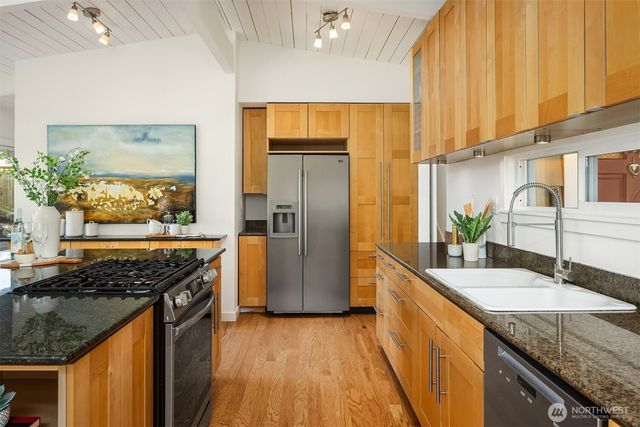 11059 SE 31st Street, Bellevue, WA 98004