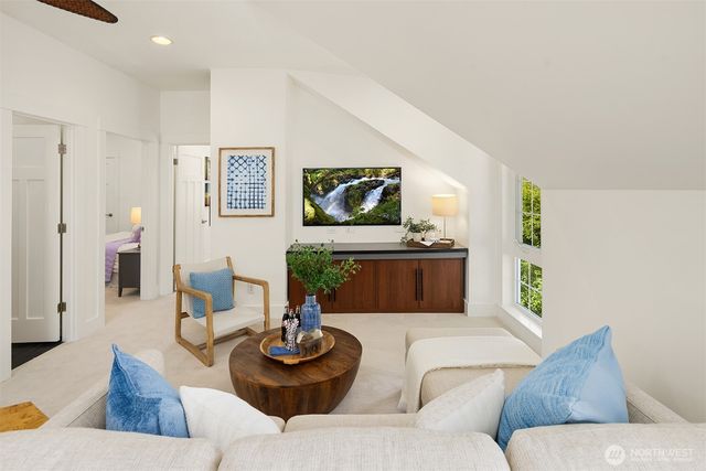 11059 SE 31st Street, Bellevue, WA 98004