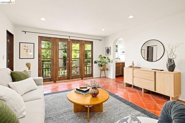 636 Euclid Ave, Berkeley, CA 94708