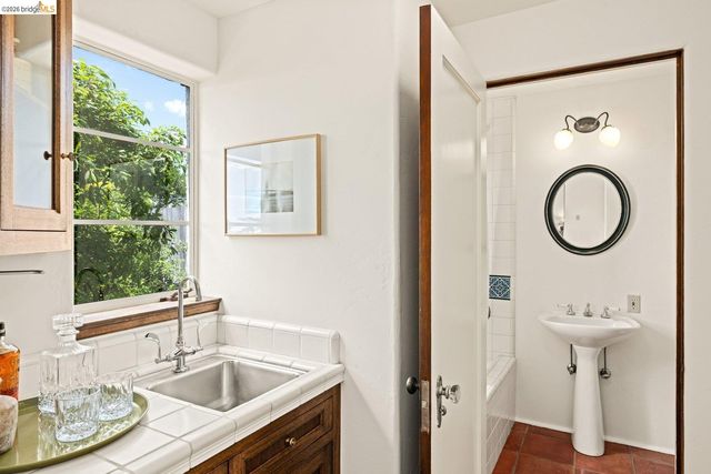 636 Euclid Ave, Berkeley, CA 94708