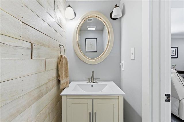 2855 PEACHTREE NE Road 124, Atlanta, GA 30305