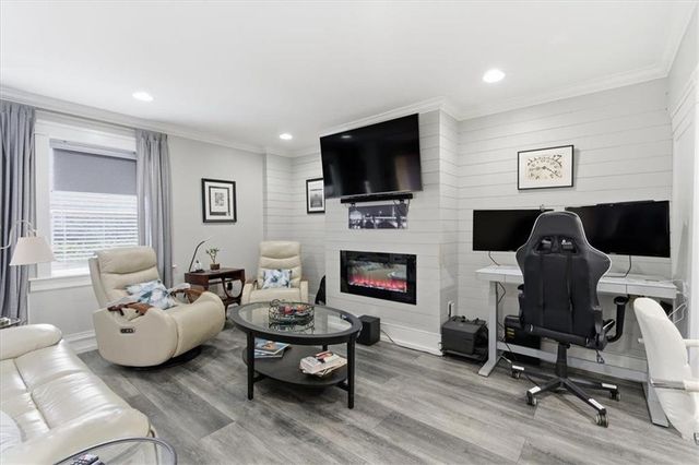 2855 PEACHTREE NE Road 124, Atlanta, GA 30305