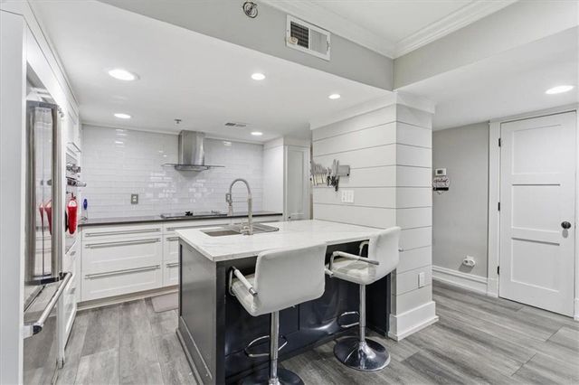 2855 PEACHTREE NE Road 124, Atlanta, GA 30305