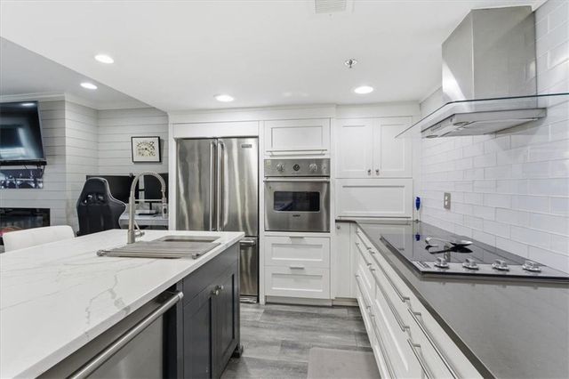 2855 PEACHTREE NE Road 124, Atlanta, GA 30305