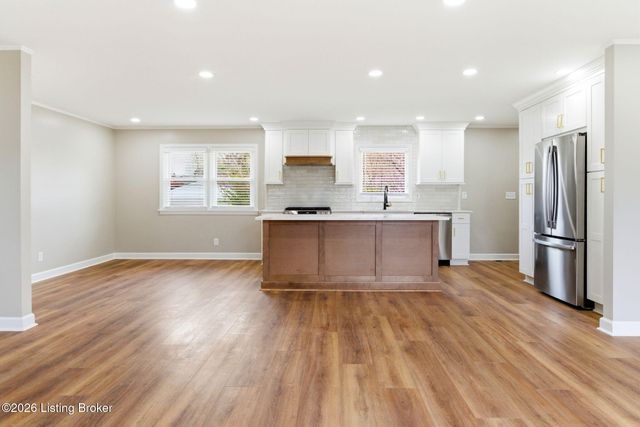 1510 Vivian Ln, Louisville, KY 40205