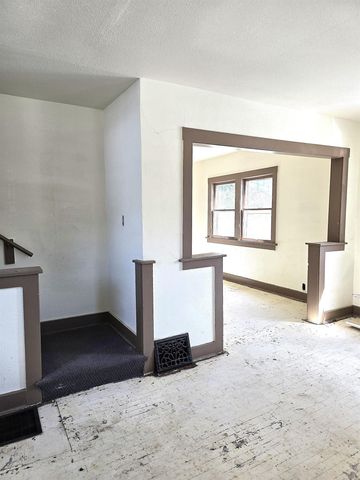 507 S 9th St, Salina, KS 67401