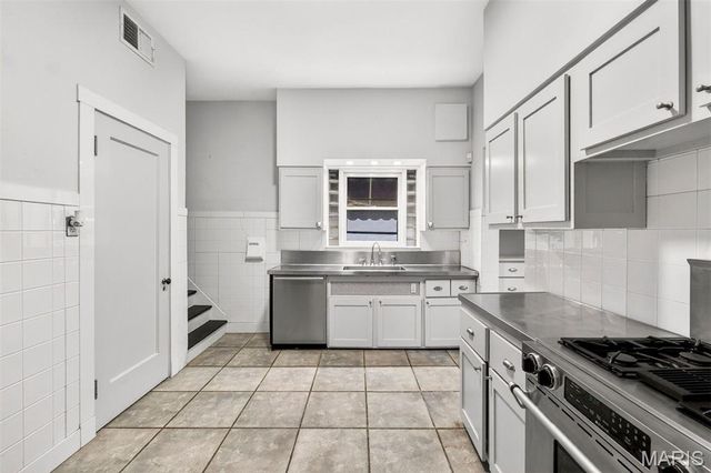 49 Aberdeen Place, Clayton, MO 63105