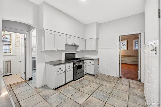 49 Aberdeen Place, Clayton, MO 63105