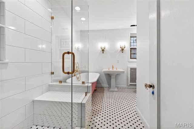 49 Aberdeen Place, Clayton, MO 63105