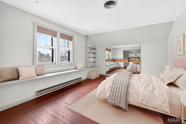 49 Aberdeen Place, Clayton, MO 63105