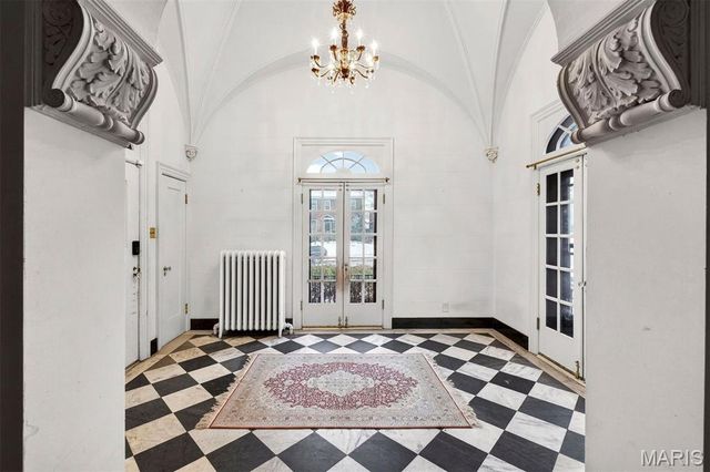 49 Aberdeen Place, Clayton, MO 63105