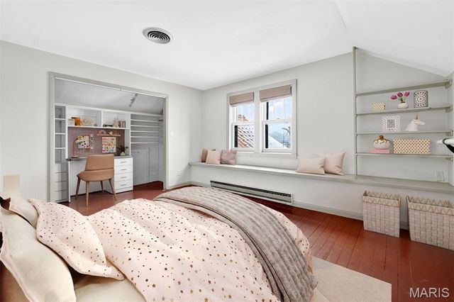 49 Aberdeen Place, Clayton, MO 63105