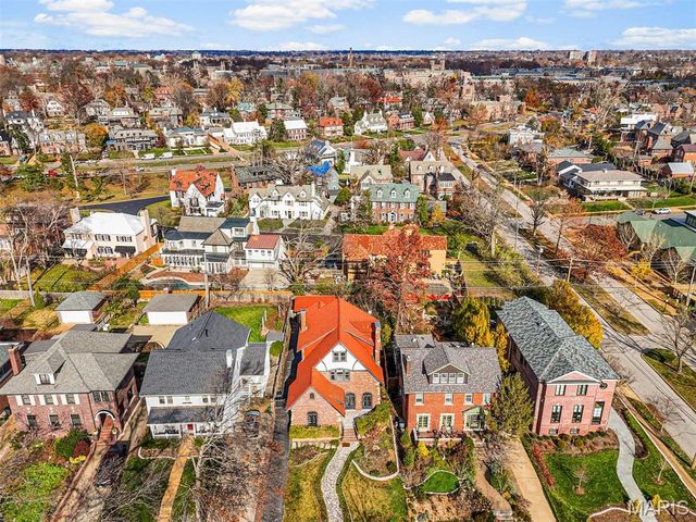 49 Aberdeen Place, Clayton, MO 63105