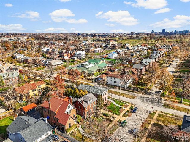 49 Aberdeen Place, Clayton, MO 63105