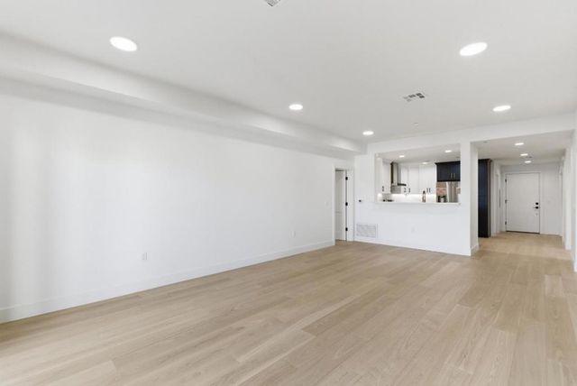 560 El Camino Real 207, San Carlos, CA 94070