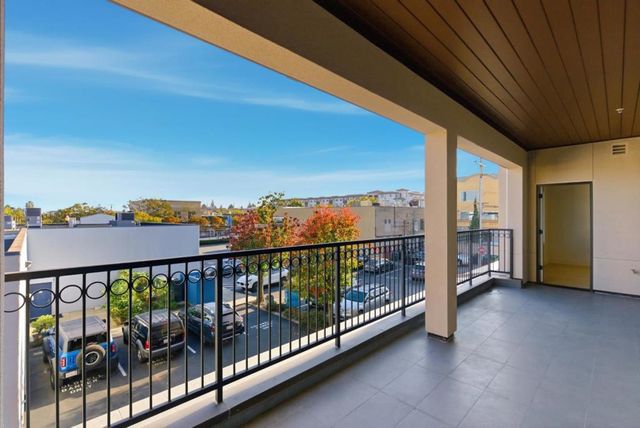 560 El Camino Real 207, San Carlos, CA 94070