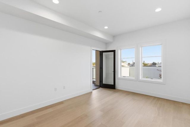 560 El Camino Real 207, San Carlos, CA 94070