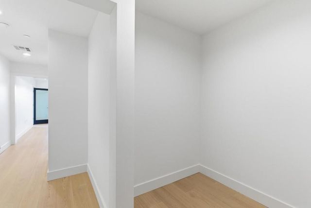 560 El Camino Real 207, San Carlos, CA 94070